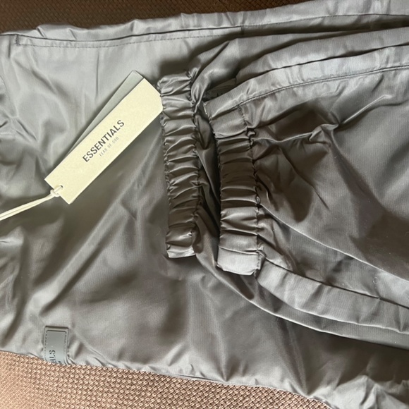 ESSENTIALS fear of GOD - Picture 3 of 4